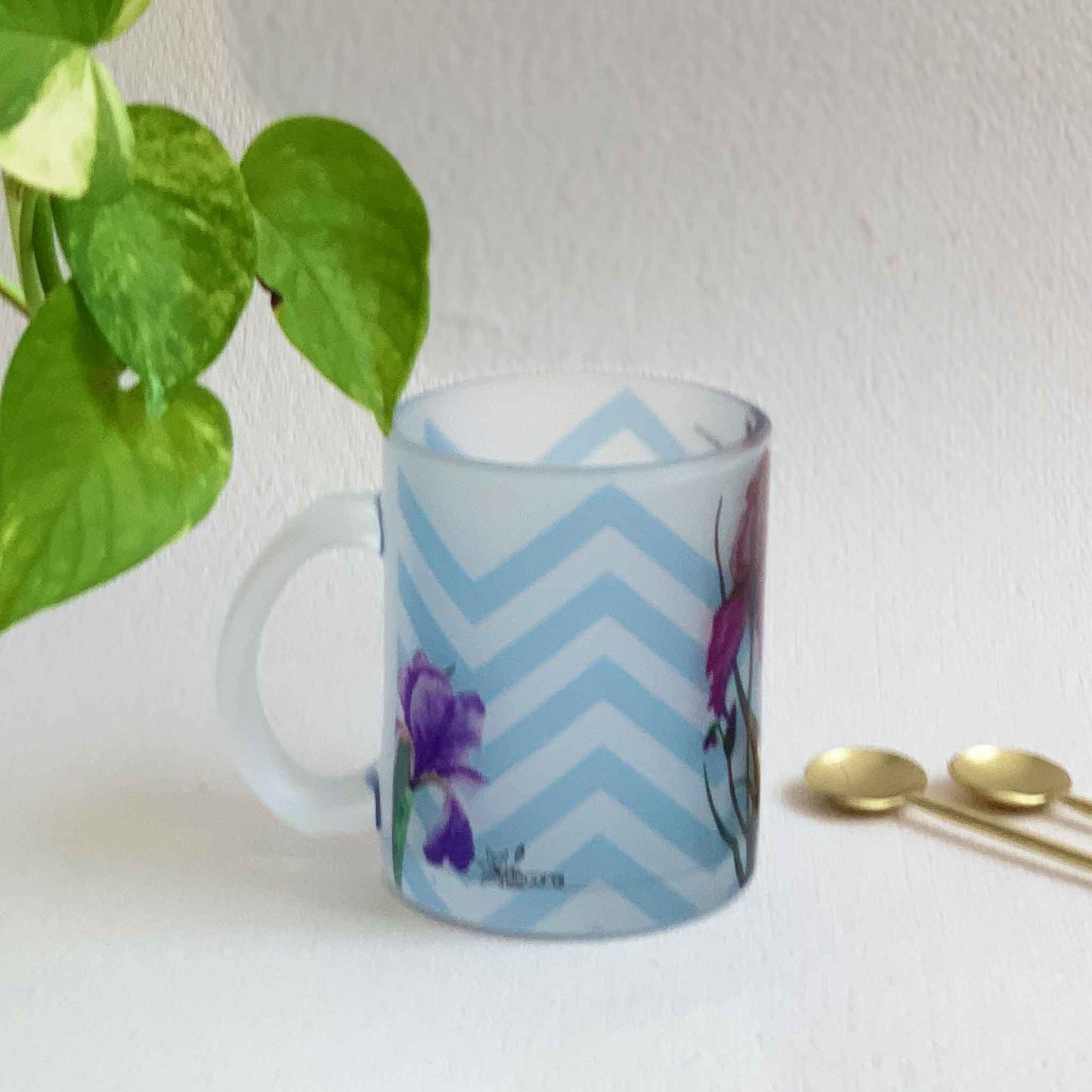 Studio Decorai The Royal Iris - Frosted Glass Mug