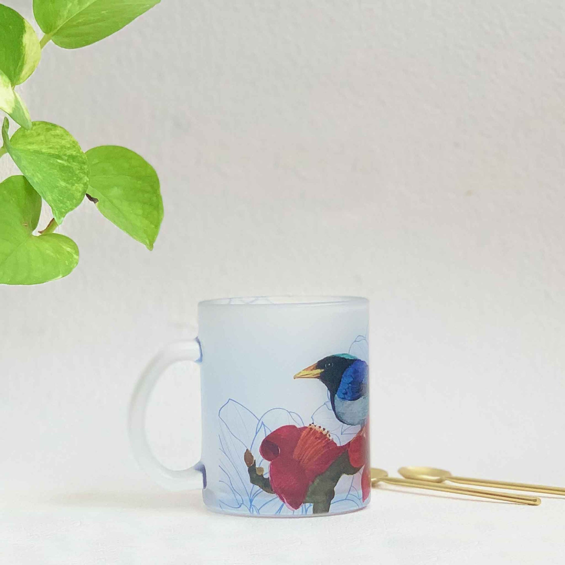 Studio Decorai The Blue Magpie - Birds of India Frosted Glass Mug